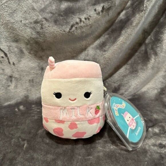 Squishmallows Amelie Strawberry Milk / Cow Print - Picture 4 of 5